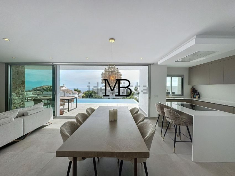 Magnifique  Villa moderne avec vue sur la mer