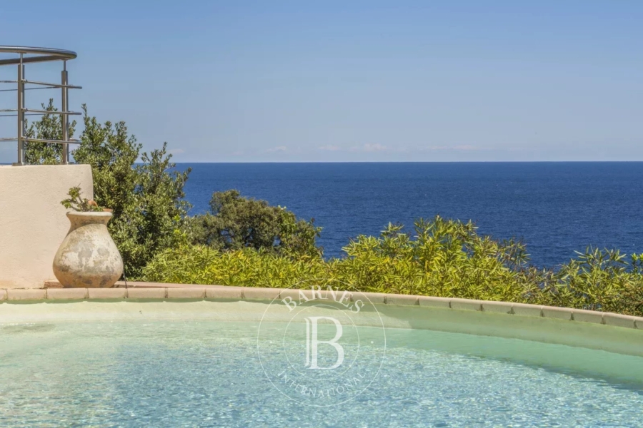 Favone, villa 3 chambres avec dépendance, vue mer, piscine, proc