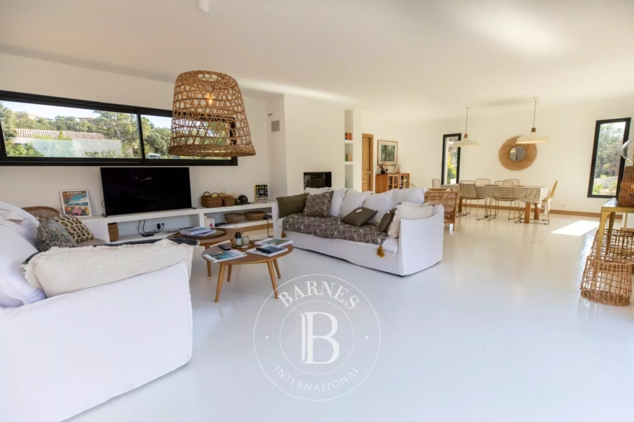 Saint Cyprien - Villa en pierre de 4 chambres, avec piscine, à p