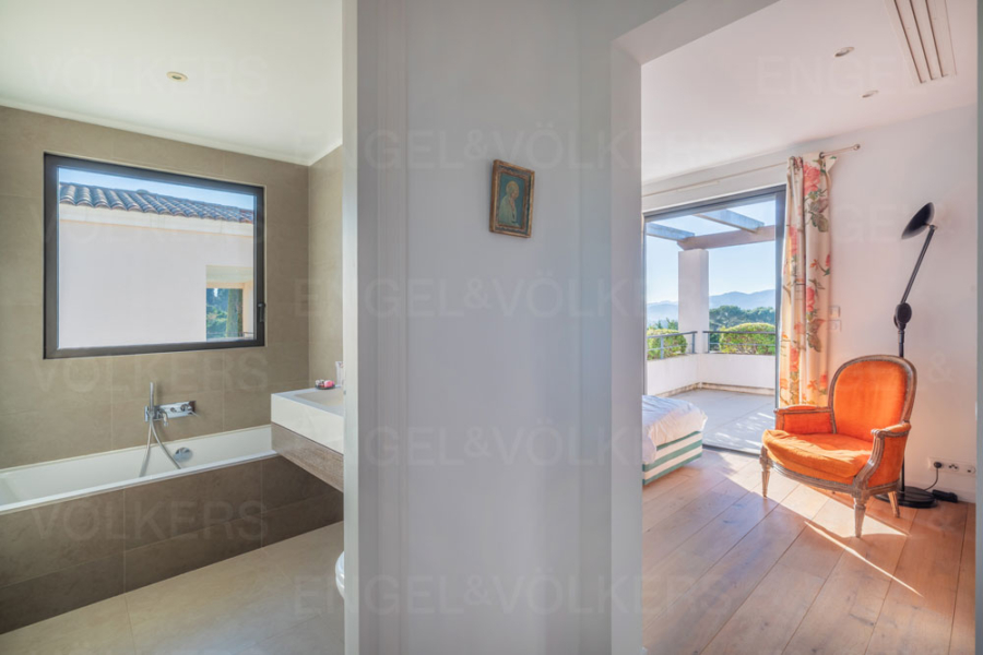 En exclusivité – Superbe villa de 307 m² à Mougins