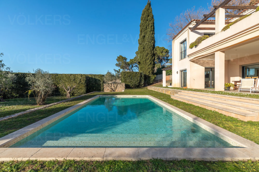 En exclusivité – Superbe villa de 307 m² à Mougins