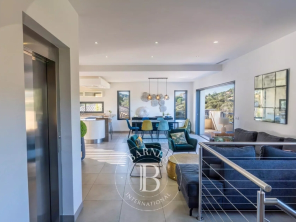 Exclusivité - Trinité-de-Porto-Vecchio, Villa contemporaine, pis